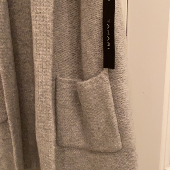 Never Worn Long Grey Tahari Sweater Vest - Picture 5 of 6
